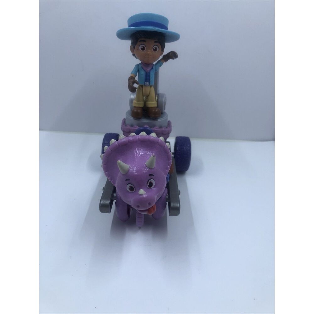 Dino Ranch Miguel and Tango’s Tow Rig Vehicle - Features 5” Dino Tango Tow